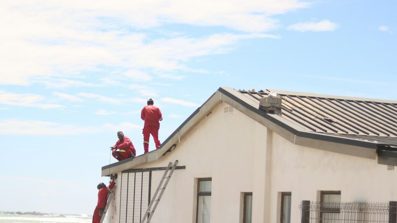 Poser une toiture en bac acier